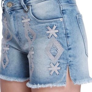 ONLY Blu Denim Embroidered Denim Mid-Rise Shorts Frayed Hemline sz 6